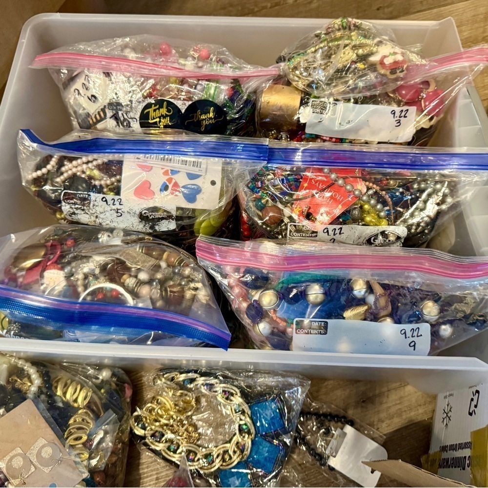 3 LB CRAFT JUNK WEARABLE vintage 2 modern jewelry lot.~ jewelry mystery fun art - Picture 3 of 7